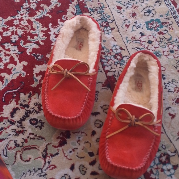 Red Ugg Moccasins 🍒 Sheep Wool Sherling Slippers Rare Color - Picture 5 of 16